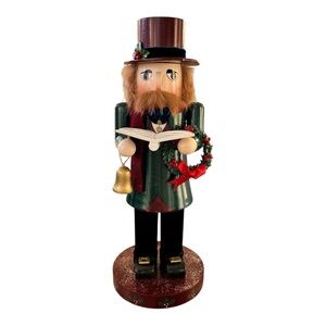 2001 NUTCRACKER VILLAGE
12" VICTORIAN CAROLER
Christmas NUTCRACKER
Vintage